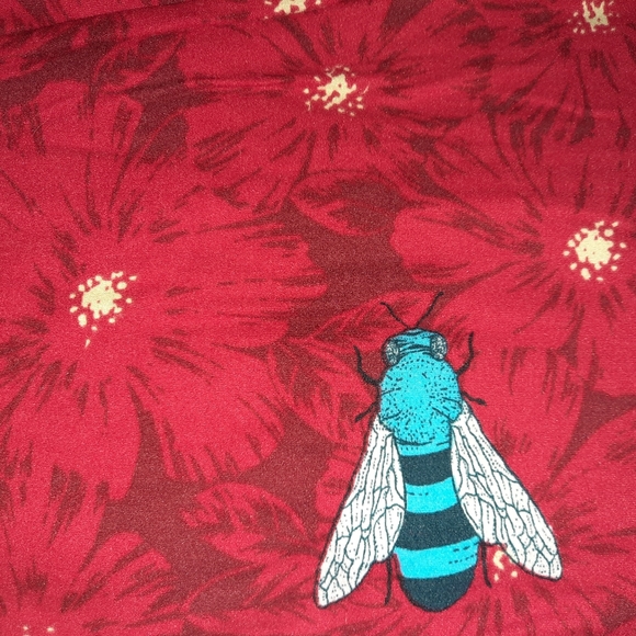 Lularoe Red T&C (Tall & Curvy) leggings - Picture 2 of 3